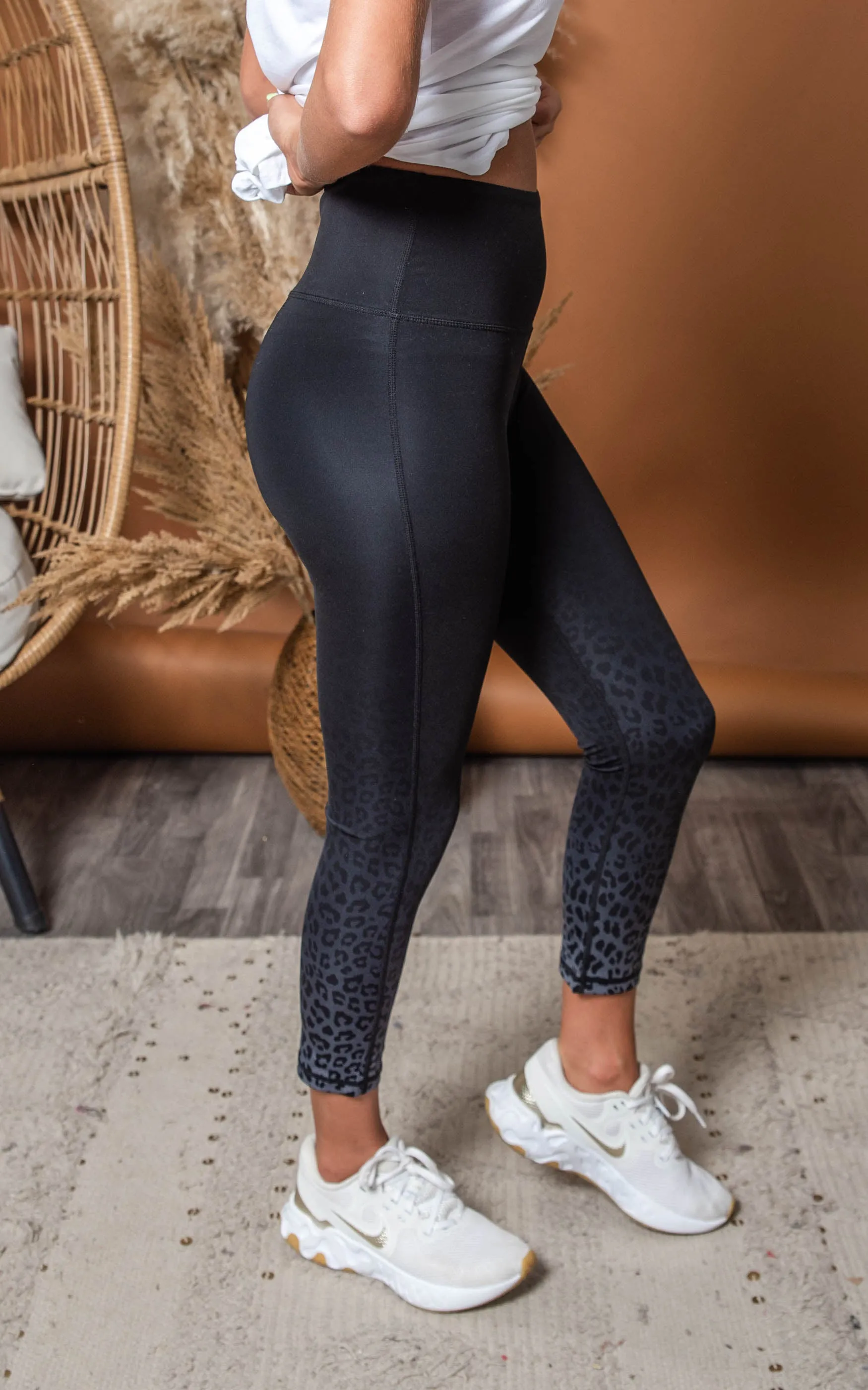 Leopard Tip Ombre Print High-Waisted Capri Leggings - Final Sale