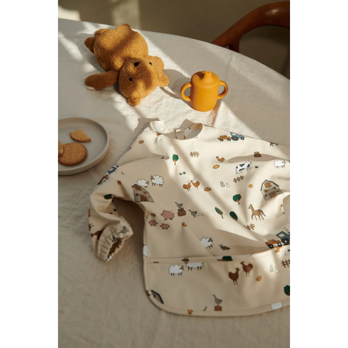 Liewood Merle Printed Cape Bib with sleeves | Farm /Sandy