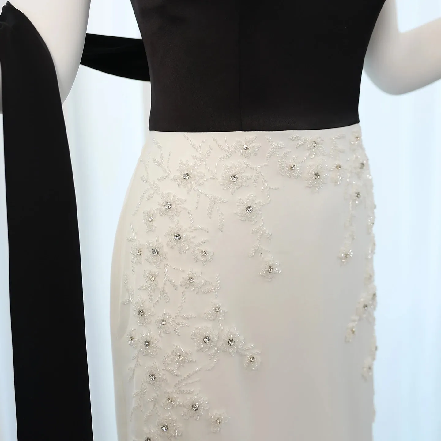 Luxury Beaded Strapless Evening Dress with Cape