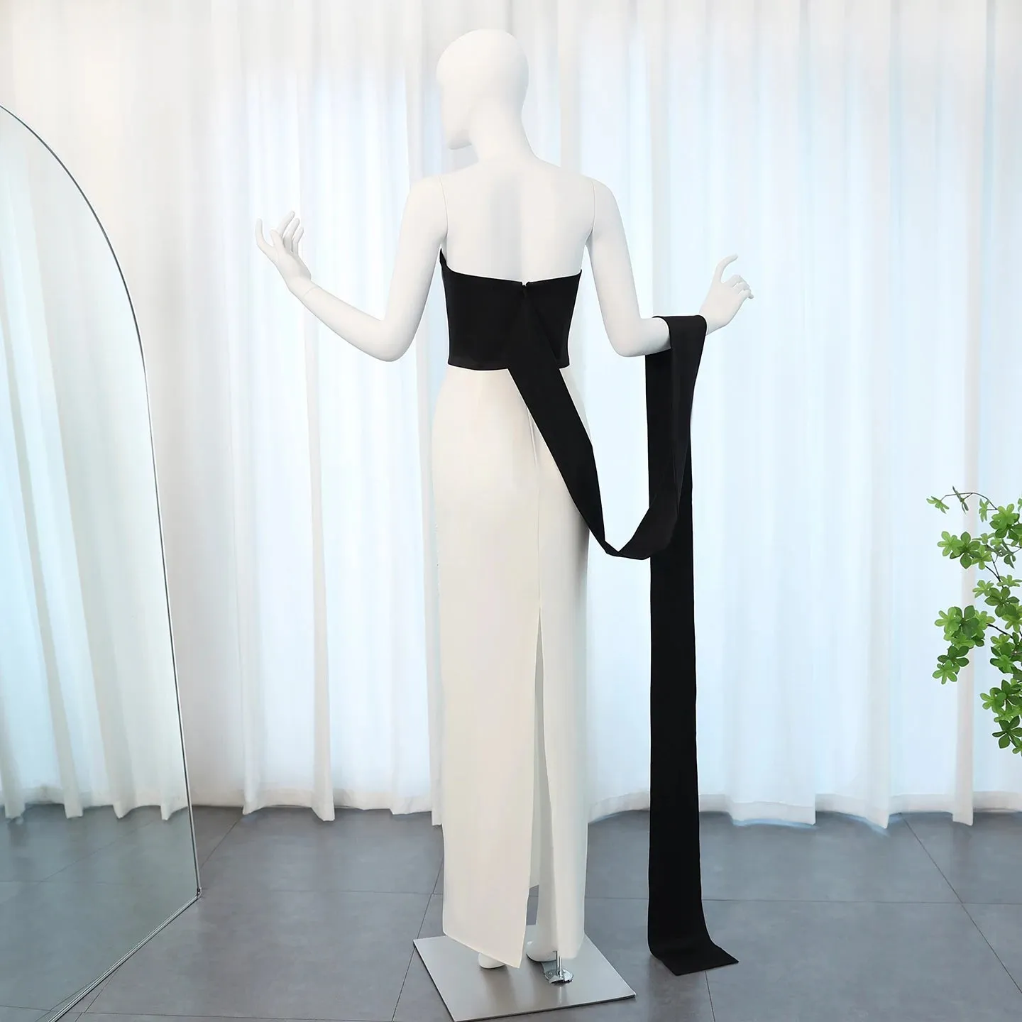 Luxury Beaded Strapless Evening Dress with Cape